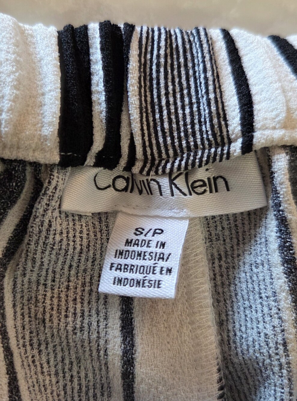 Calvin Klein High-Waist Black & White Striped Bermuda Shorts Womens S - Picture 3 of 3
